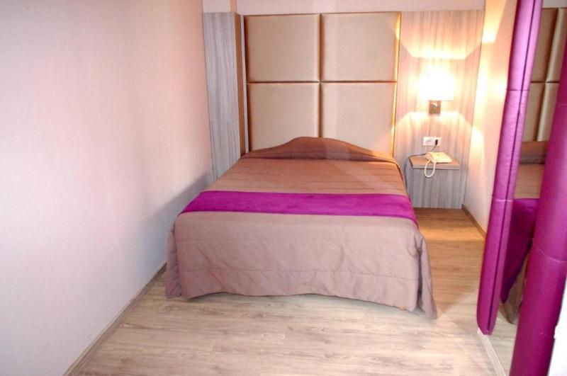 Le Trefle Hotel Portet-sur-Garonne Buitenkant foto